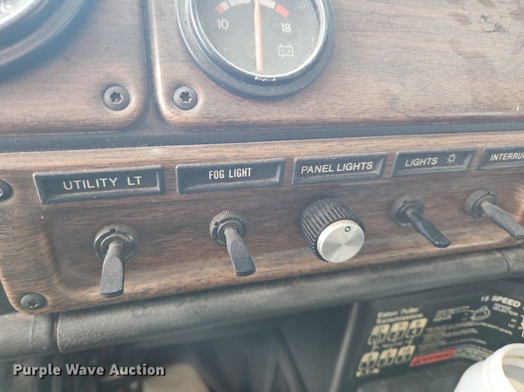 image for item OK9858 1995 Freightliner  FLD120 semi truck