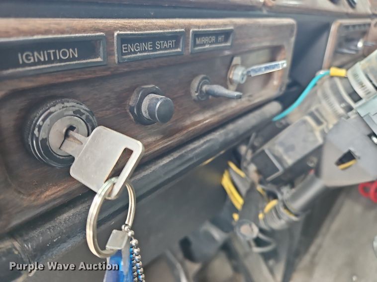 image for item OK9858 1995 Freightliner  FLD120 semi truck