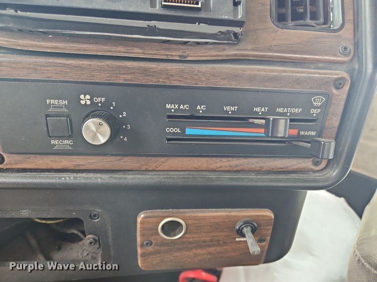 image for item OK9858 1995 Freightliner  FLD120 semi truck