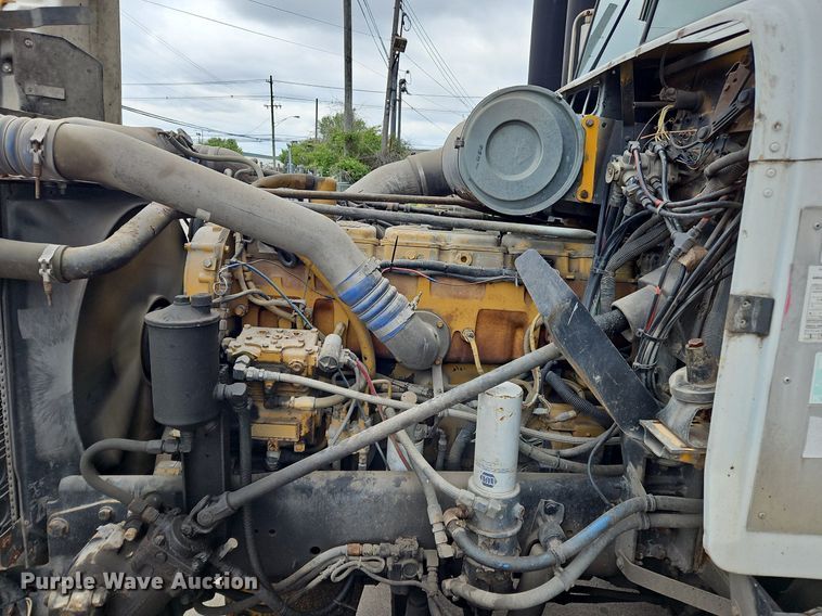 image for item OK9858 1995 Freightliner  FLD120 semi truck