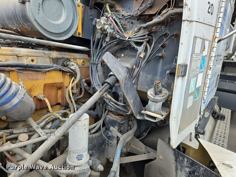 image for item OK9858 1995 Freightliner  FLD120 semi truck