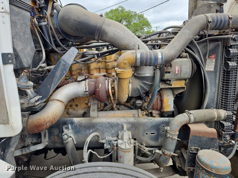 image for item OK9858 1995 Freightliner  FLD120 semi truck