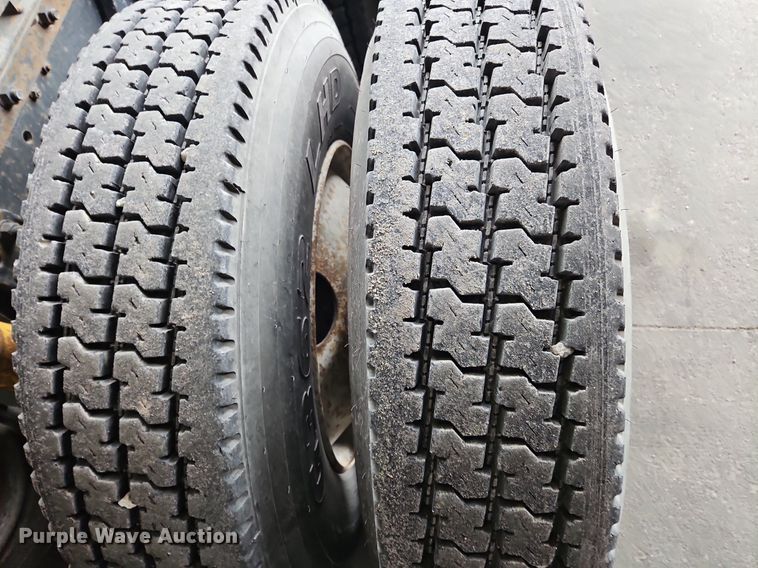 image for item OK9858 1995 Freightliner  FLD120 semi truck