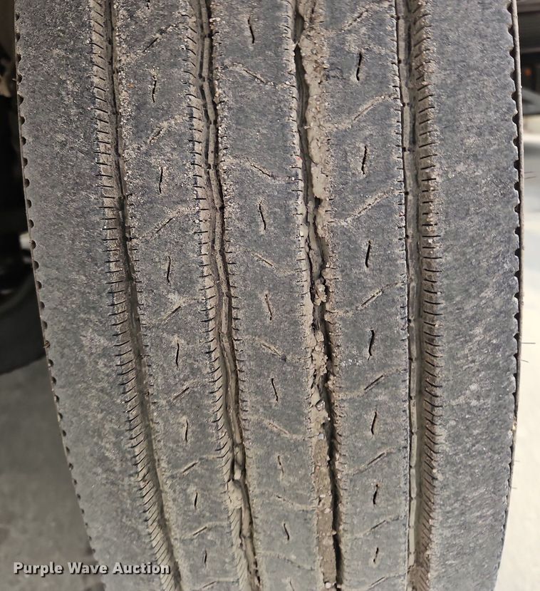 image for item OK9858 1995 Freightliner  FLD120 semi truck