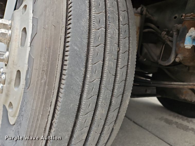 image for item OK9858 1995 Freightliner  FLD120 semi truck