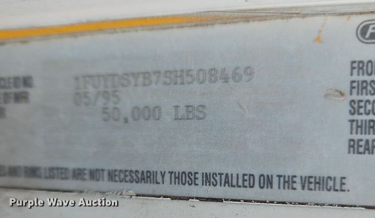 image for item OK9858 1995 Freightliner  FLD120 semi truck