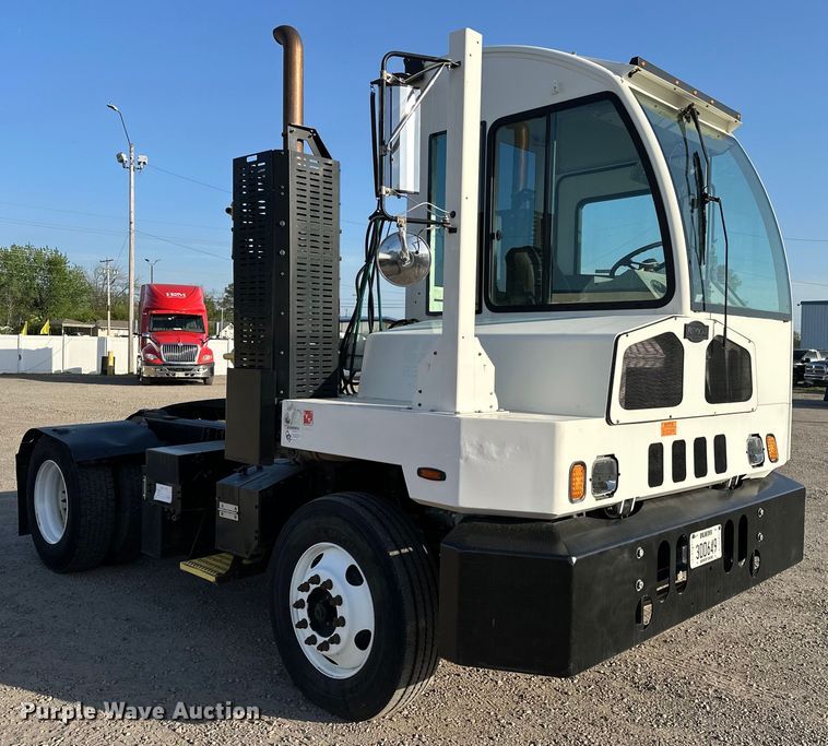 image for item OM9462 2020 Autocar XSpotter  yard truck