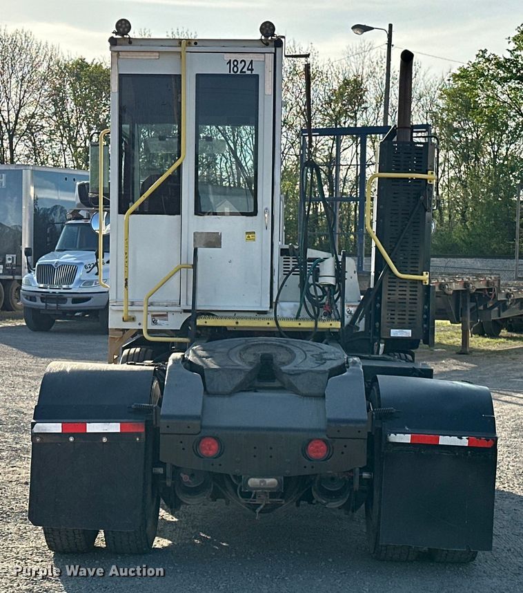 image for item OM9462 2020 Autocar XSpotter  yard truck