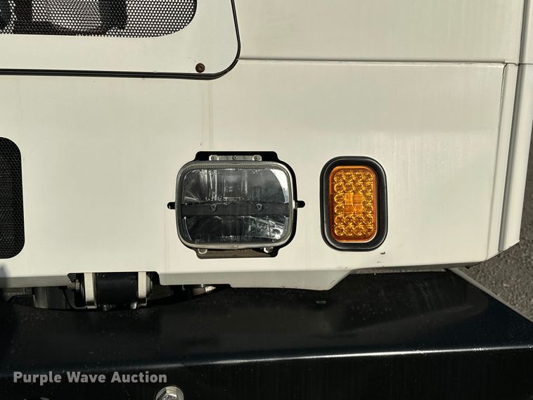 image for item OM9462 2020 Autocar XSpotter  yard truck