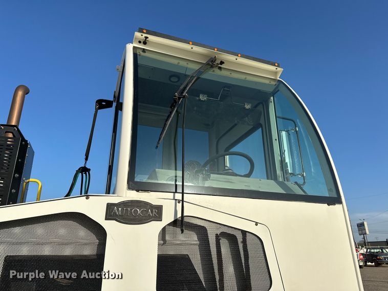 image for item OM9462 2020 Autocar XSpotter  yard truck