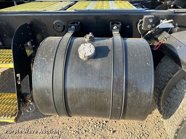 image for item OM9462 2020 Autocar XSpotter  yard truck