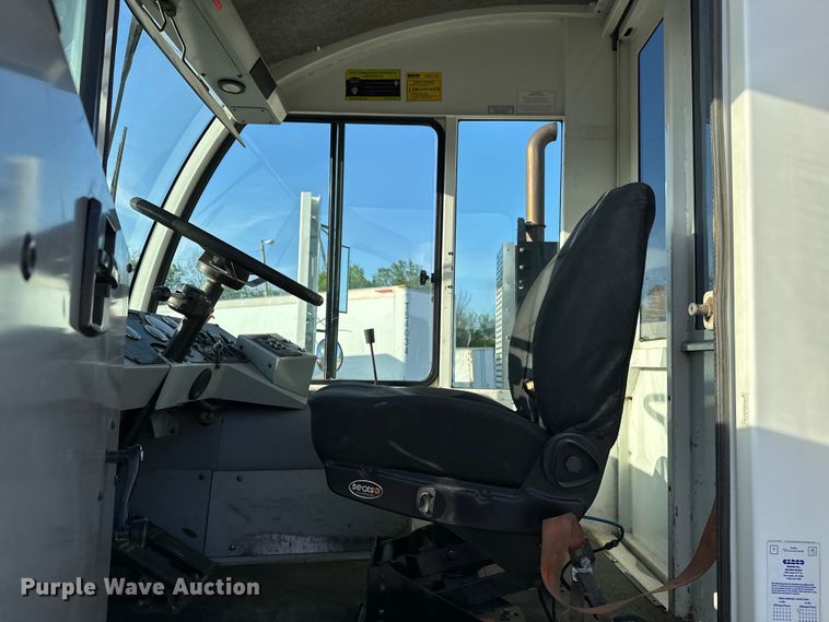 image for item OM9462 2020 Autocar XSpotter  yard truck