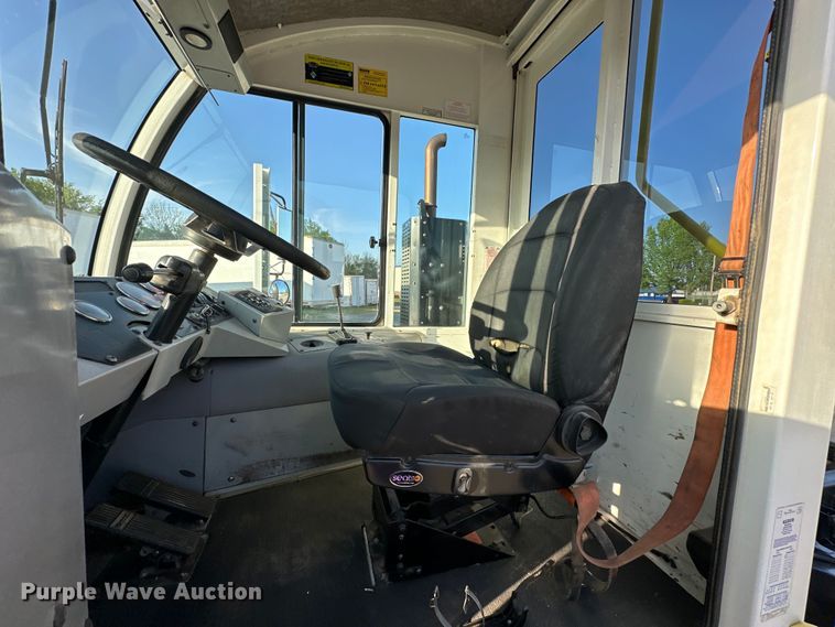 image for item OM9462 2020 Autocar XSpotter  yard truck