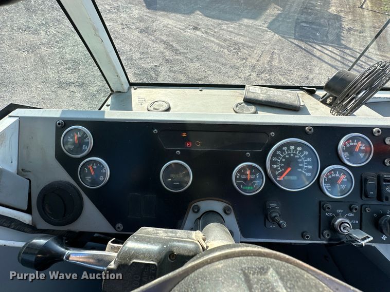 image for item OM9462 2020 Autocar XSpotter  yard truck