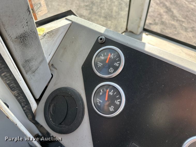 image for item OM9462 2020 Autocar XSpotter  yard truck