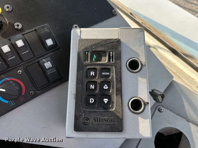 image for item OM9462 2020 Autocar XSpotter  yard truck