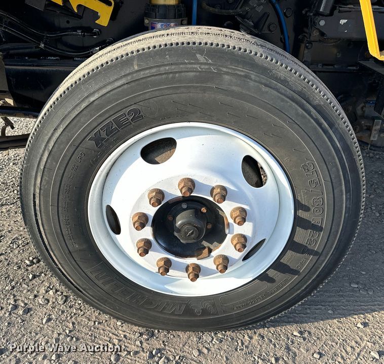 image for item OM9462 2020 Autocar XSpotter  yard truck