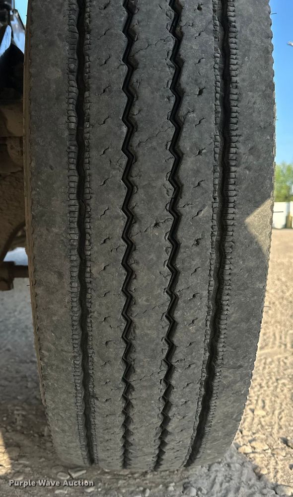 image for item OM9462 2020 Autocar XSpotter  yard truck