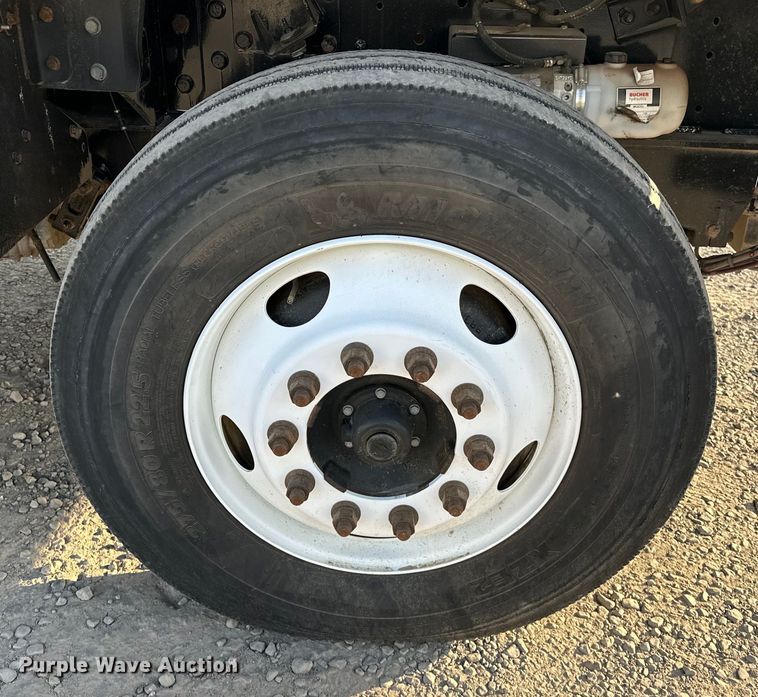 image for item OM9462 2020 Autocar XSpotter  yard truck