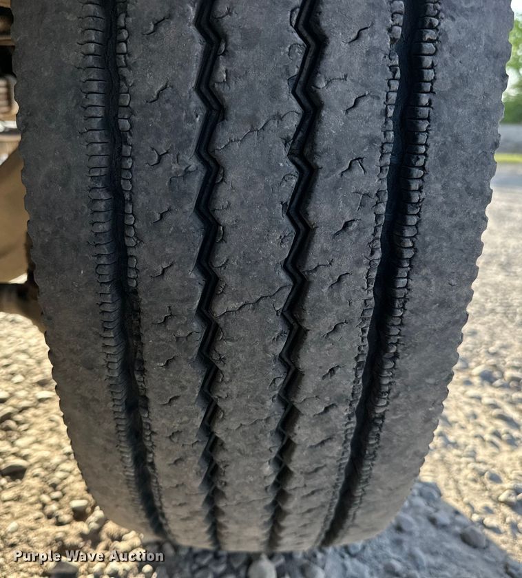 image for item OM9462 2020 Autocar XSpotter  yard truck