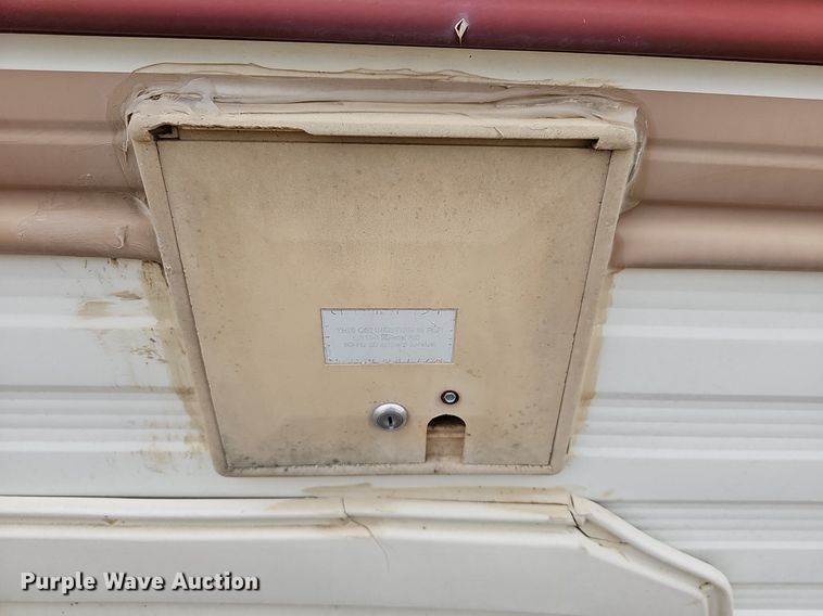 image for item DM1551 1988 Prowler Lynx 24C camper