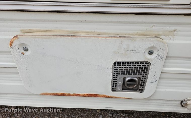 image for item DM1551 1988 Prowler Lynx 24C camper