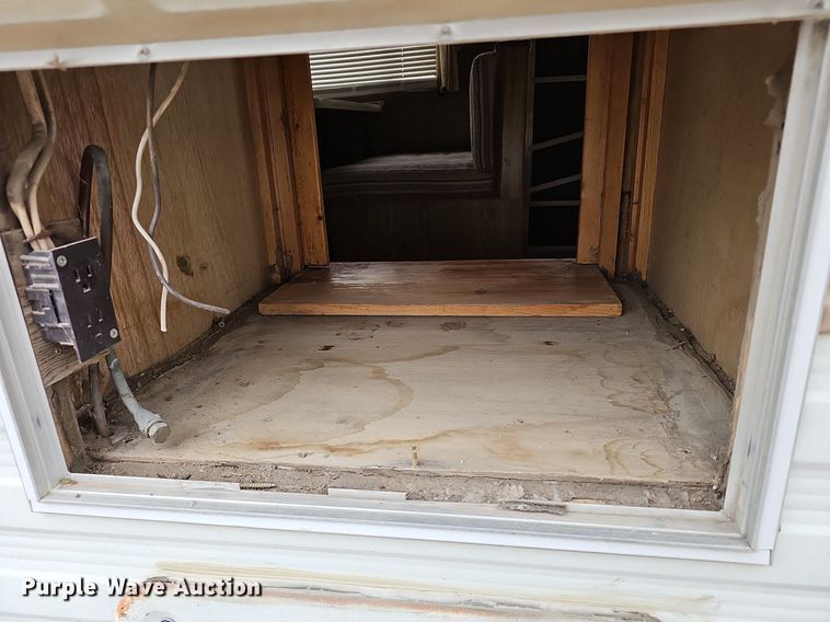 image for item DM1551 1988 Prowler Lynx 24C camper