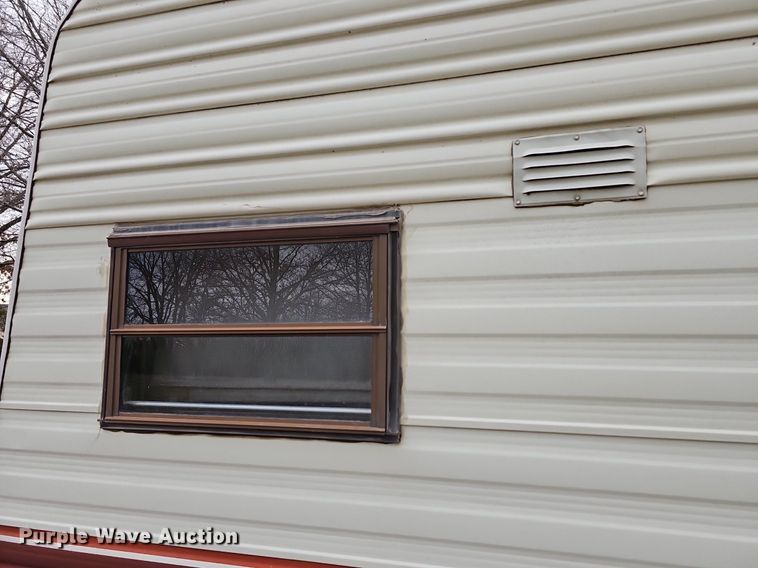 image for item DM1551 1988 Prowler Lynx 24C camper