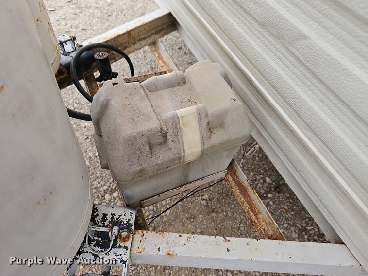 image for item DM1551 1988 Prowler Lynx 24C camper