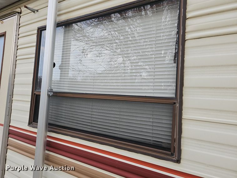 image for item DM1551 1988 Prowler Lynx 24C camper