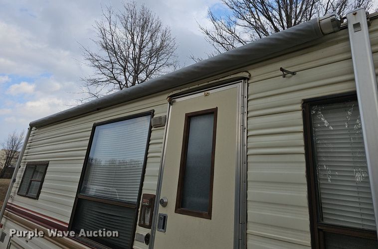 image for item DM1551 1988 Prowler Lynx 24C camper