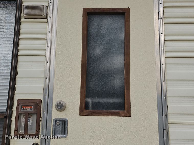 image for item DM1551 1988 Prowler Lynx 24C camper