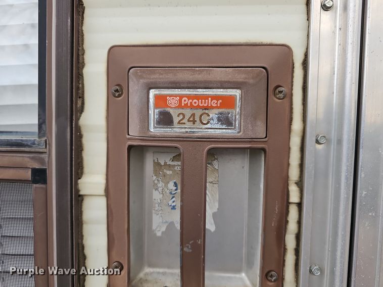 image for item DM1551 1988 Prowler Lynx 24C camper