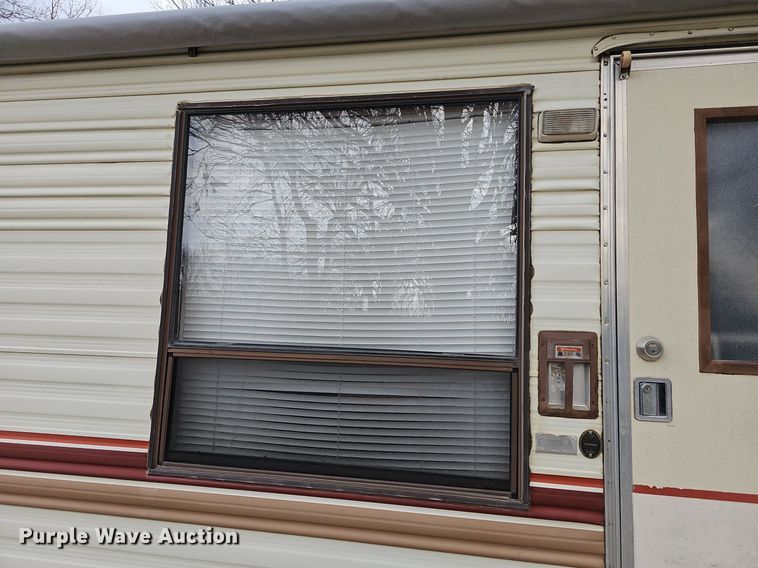 image for item DM1551 1988 Prowler Lynx 24C camper