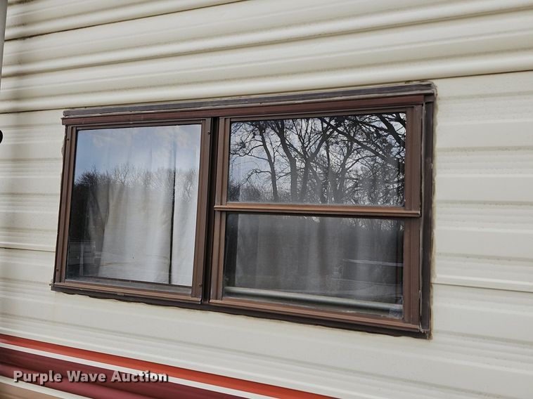 image for item DM1551 1988 Prowler Lynx 24C camper