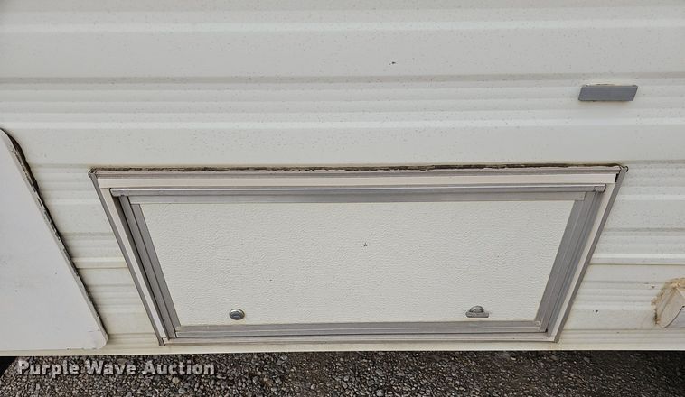 image for item DM1551 1988 Prowler Lynx 24C camper