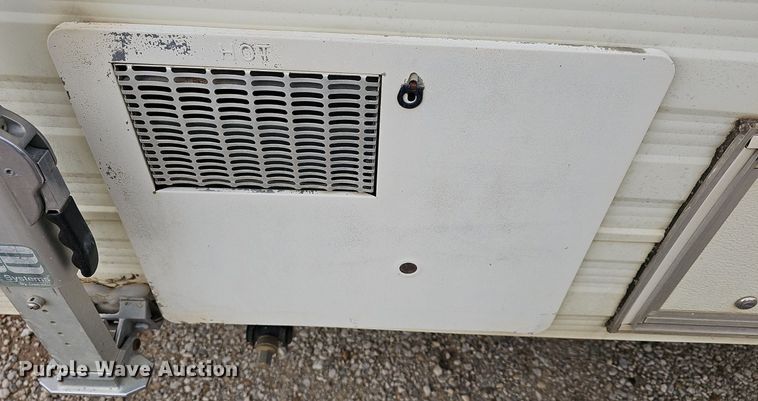 image for item DM1551 1988 Prowler Lynx 24C camper