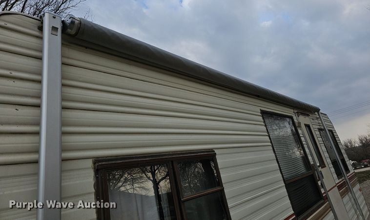 image for item DM1551 1988 Prowler Lynx 24C camper