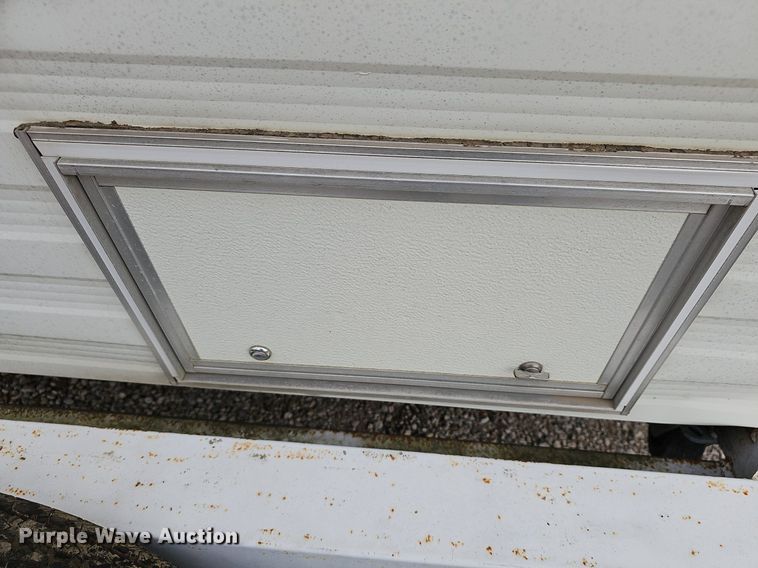 image for item DM1551 1988 Prowler Lynx 24C camper