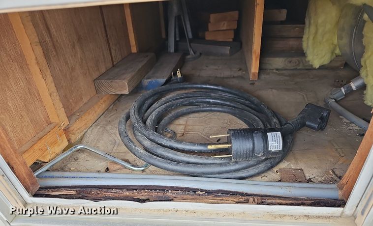 image for item DM1551 1988 Prowler Lynx 24C camper