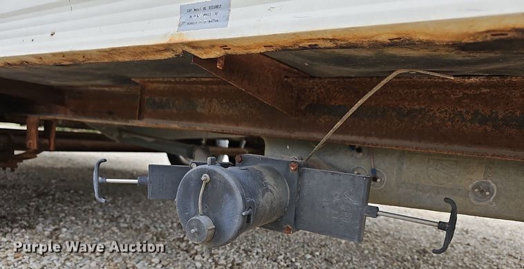 image for item DM1551 1988 Prowler Lynx 24C camper