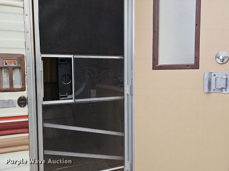 image for item DM1551 1988 Prowler Lynx 24C camper