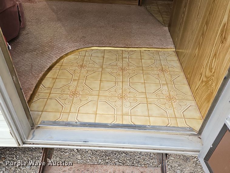 image for item DM1551 1988 Prowler Lynx 24C camper