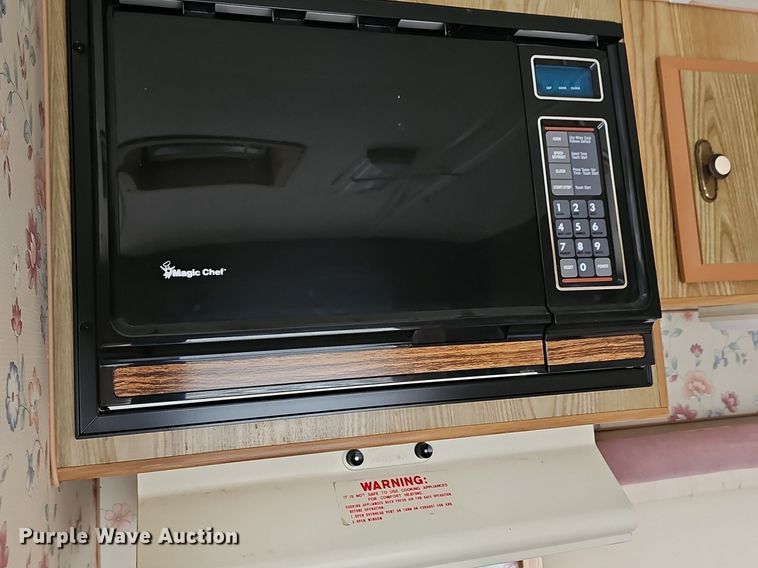 image for item DM1551 1988 Prowler Lynx 24C camper