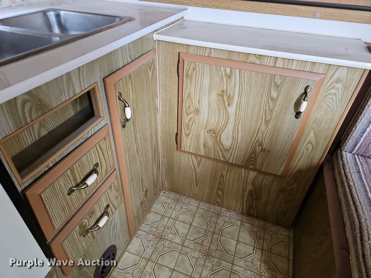 image for item DM1551 1988 Prowler Lynx 24C camper