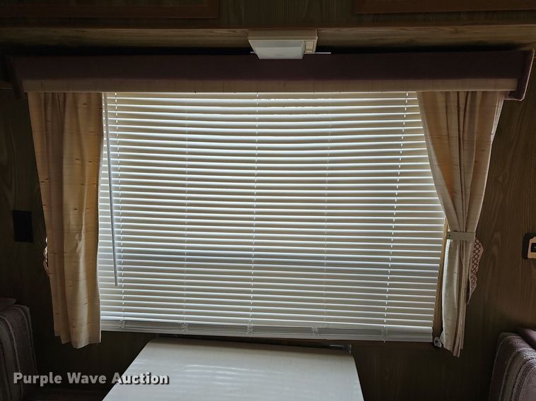 image for item DM1551 1988 Prowler Lynx 24C camper