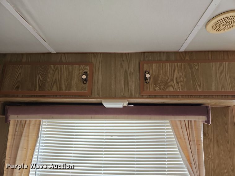 image for item DM1551 1988 Prowler Lynx 24C camper