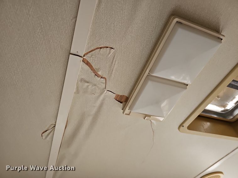 image for item DM1551 1988 Prowler Lynx 24C camper