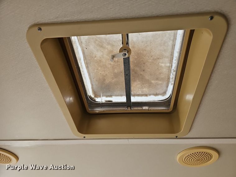 image for item DM1551 1988 Prowler Lynx 24C camper