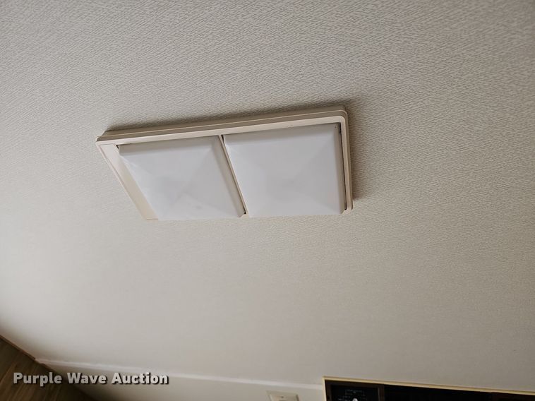 image for item DM1551 1988 Prowler Lynx 24C camper